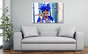 הדפסה על זכוכית - דיוקן אישה קובנית הדפסה על זכוכית - דיוקן אישה קובנית